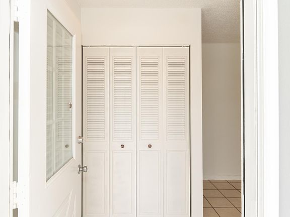 4th image of 24 Sandra Cir
