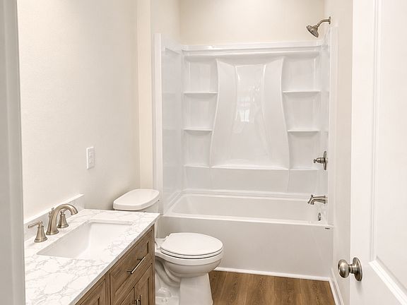 5th image of 244 E Laurel Ln