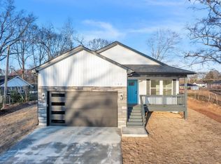 102 Valley Dr, Greer, SC 29651