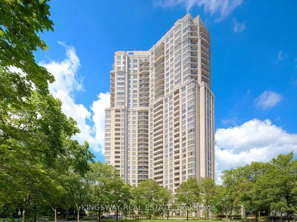 35 Kingsbridge Garden Cir, Mississauga, ON