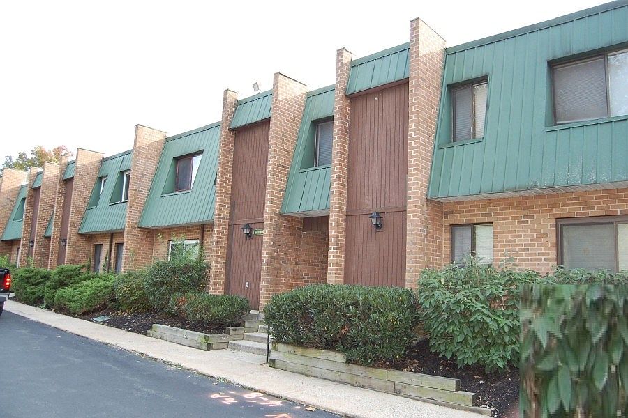 2nd image of 1604 Meadowview Ln #1604