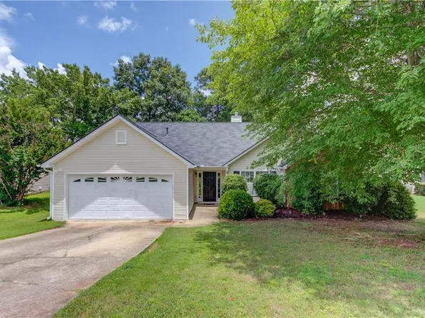 949 Harbins Pass Dr, Dacula, GA 30019