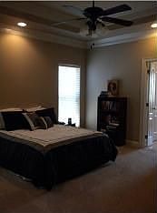 5th image of 22 Waterbury Dr