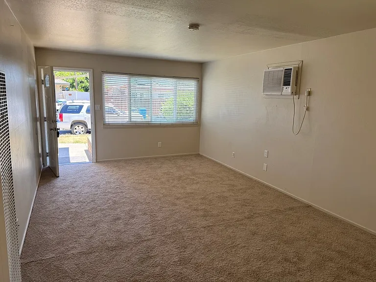 511 Fir St — Photo 4