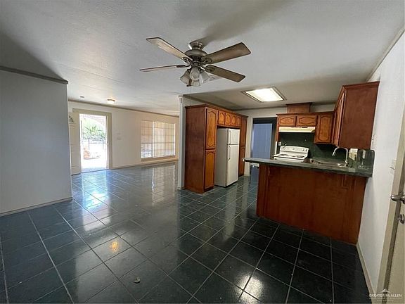 4th image of 213 E Champion St