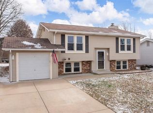 40 Oak Knoll Dr, Saint Peters, MO 63376