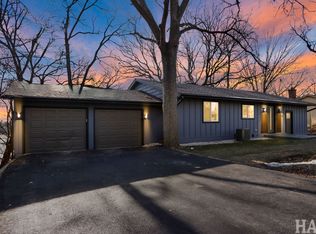 218 N Shore Dr, Oakwood Hills, IL 60013
