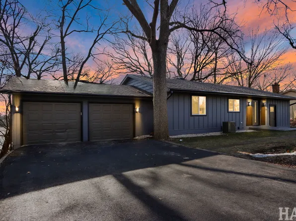 218 N Shore Dr, Oakwood Hills, IL 60013