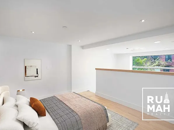 107 Waverly Avenue image 10 of 14