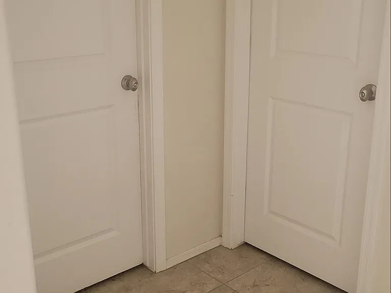 31008 W Earll Dr — Photo 2