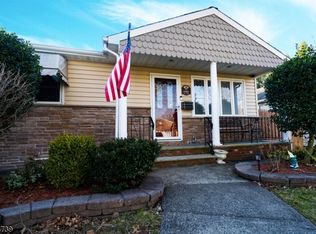 28 Warwick Cir, Springfield, NJ 07081