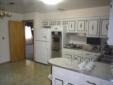 4th image of 3810 S Clarence Ave