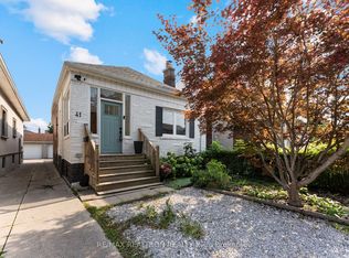 41 Ashbury Ave, Toronto, ON M6E 1V6