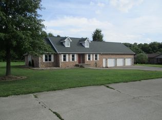 2697 E Teaberry Ln, Vincennes, IN 47591