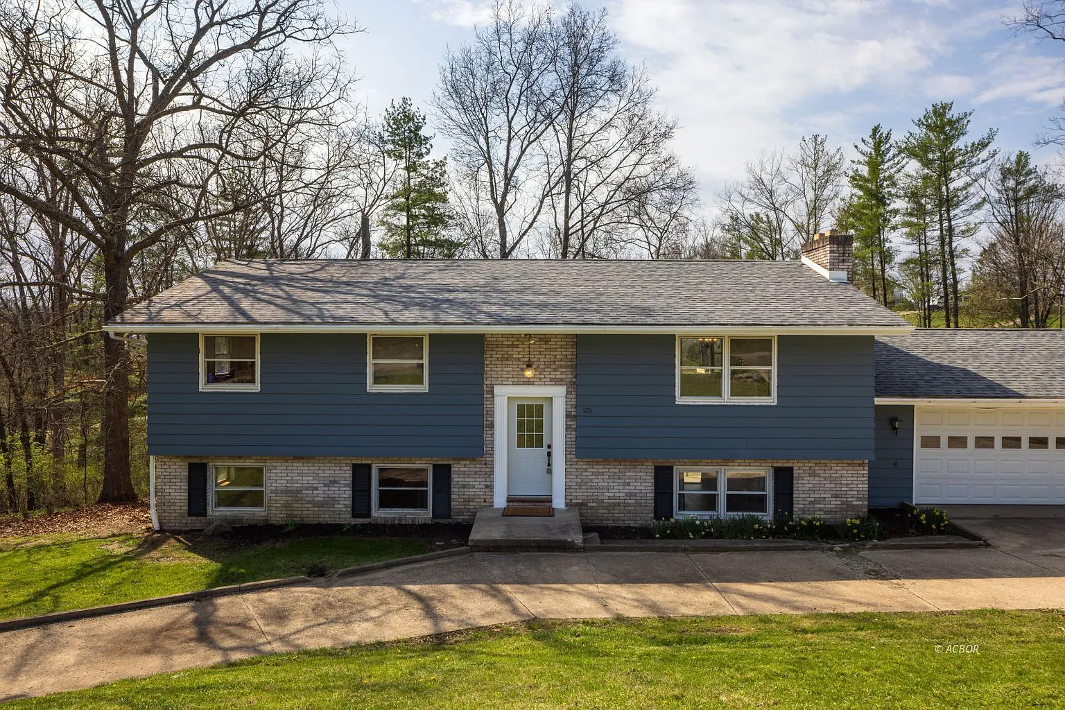 25 Angela Dr photo 1
