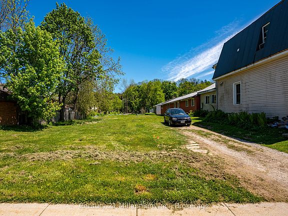 5th image of 679 3rd Ave E