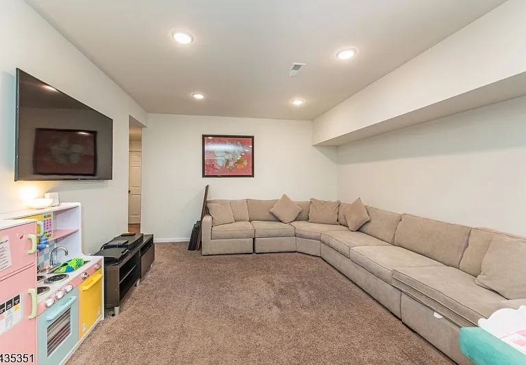 11 Albert Ct — Photo 15