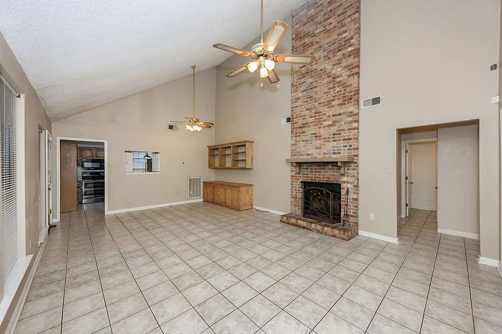 3 bed, 1888 sqft, $1,800 — Photo 4