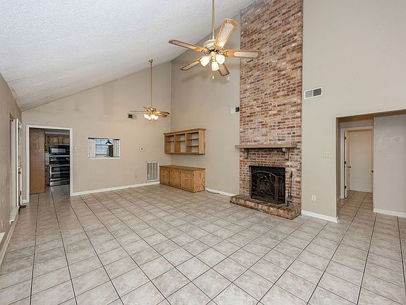 4th image of 16006 Crepemyrtle Dr