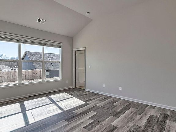 4th image of 6 Corsica Ct