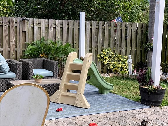 3rd image of 947 NW 52nd St #947