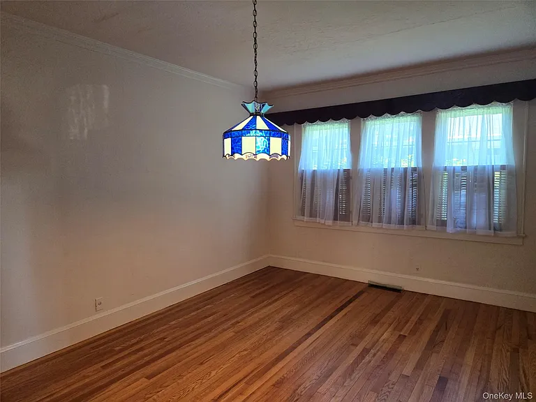 160 Glengariff Rd — Photo 8
