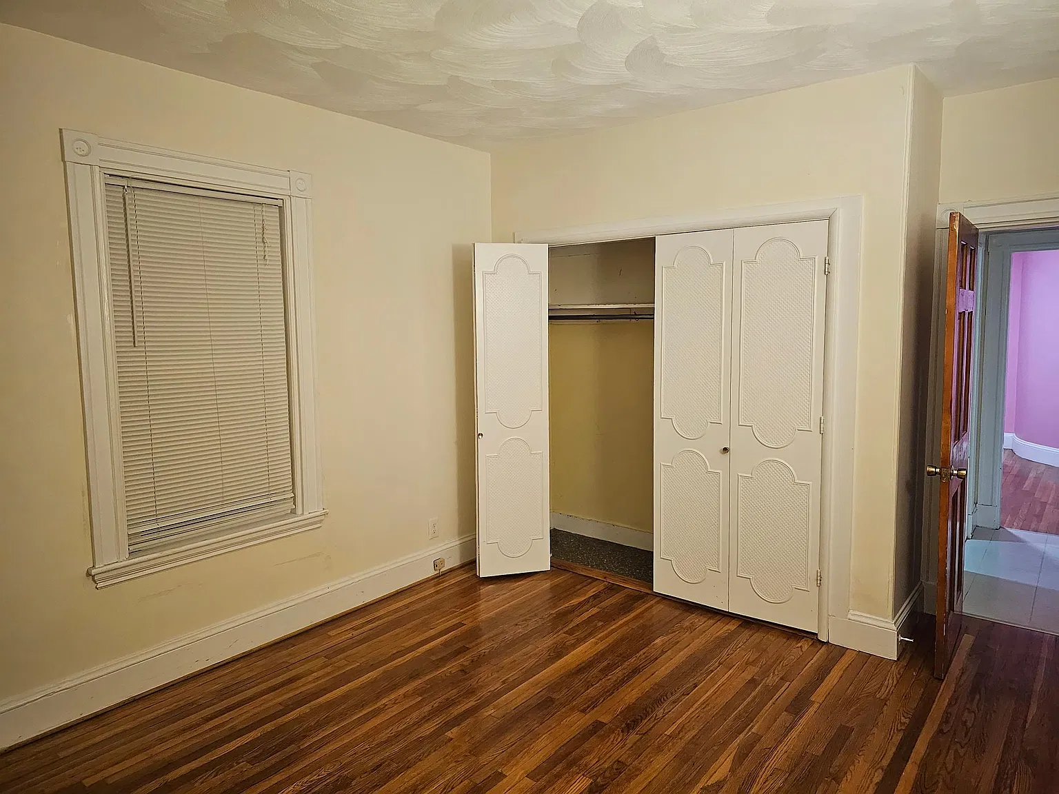 3 bed, 1200 sqft, $2,500 — Photo 3