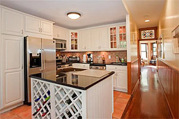 Sold by Warren Lewis Realty | media 29