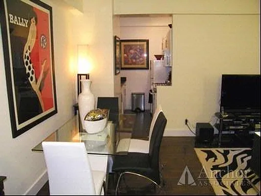 Rented by Anchor Associates | media 5