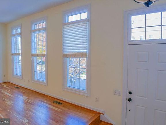 3rd image of 9522 Lagersfield Cir