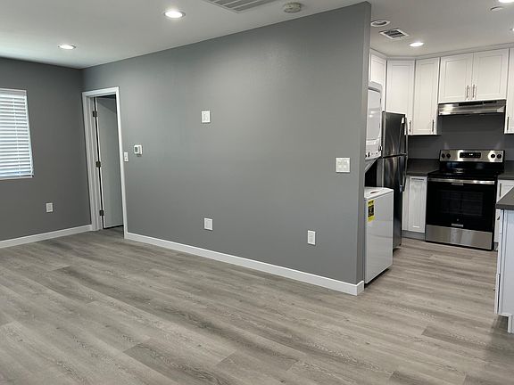4th image of 11652 Adenmoor Downey #B