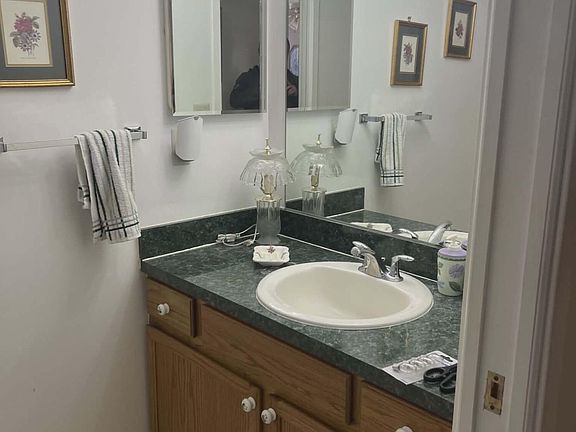 3rd image of 9544 Woodside Cir