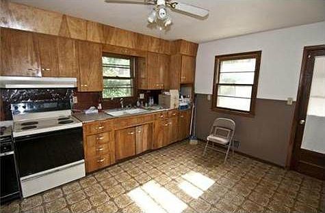2nd image of 831 S 94th St