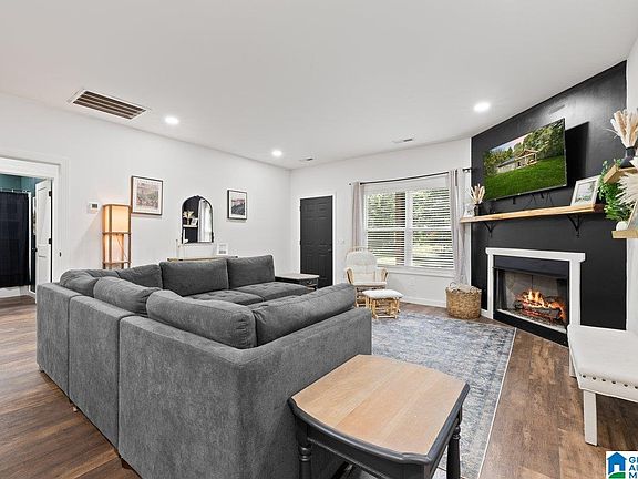 4th image of 211 Iris Ave