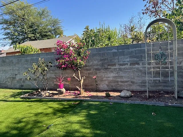 561 W I St — Photo 10