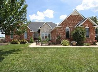 26 Oak Valley Dr, Maryville, IL 62062