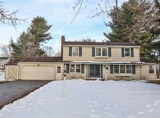 6 Farmview Ln, Fairport, NY 14450