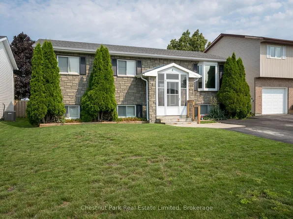 4 1st Ave, Prince Edward County, ON K0K 3L0