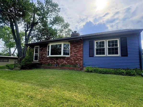 4211 N Brookmont Rd, Peoria, IL 61614