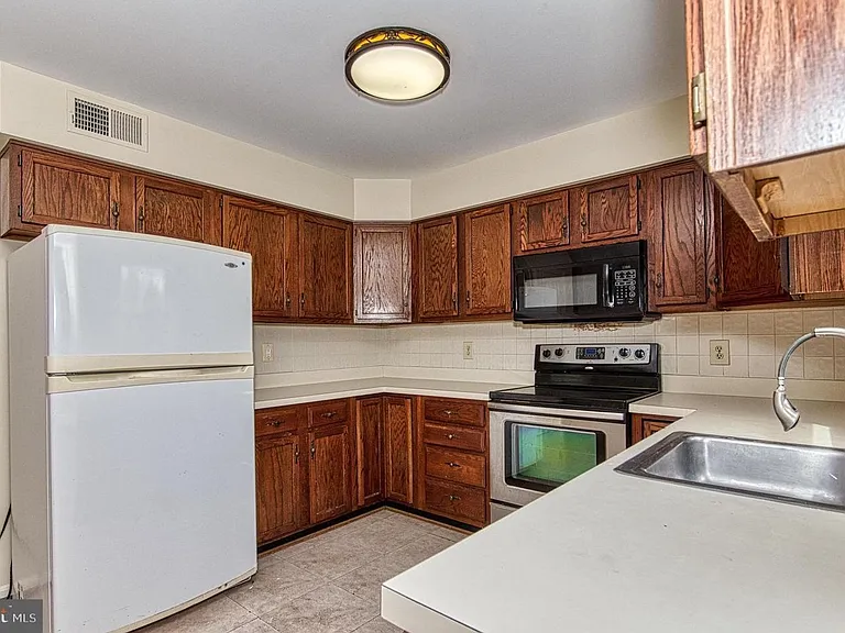 2205 Cedar Mill Ct — Photo 24