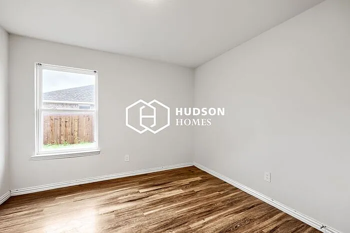 2032 Clay St — Photo 10