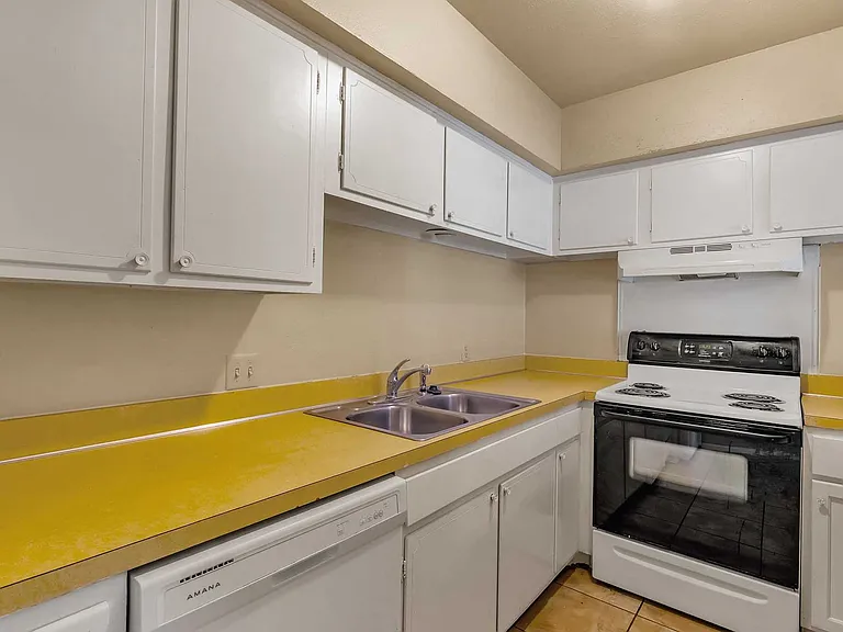 Barclay Apartments - ASK ABOUT OUR SPRING MOVE-IN SPECIAL TODAY! — Photo 54