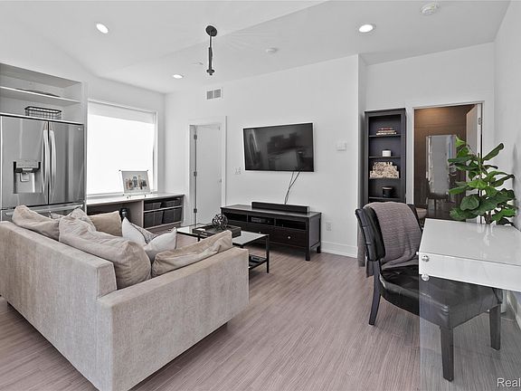 4th image of 2820 John R St
