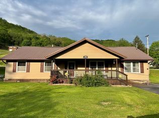 78 Greystone Dr, Comfort, WV 25049