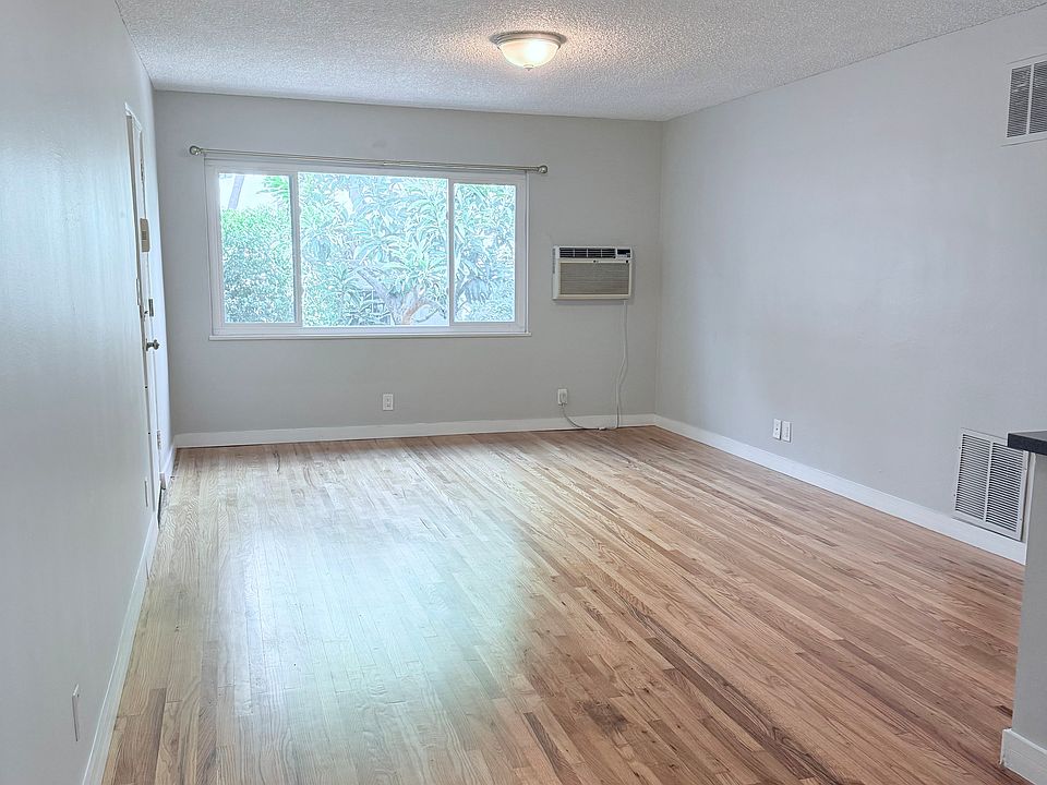 1st image of 426 S Barrington Ave APT 8