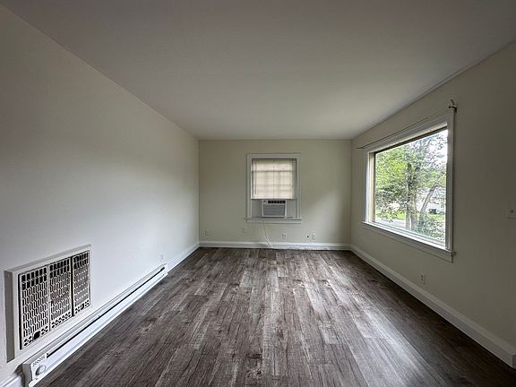 4th image of 917 Oak Ln