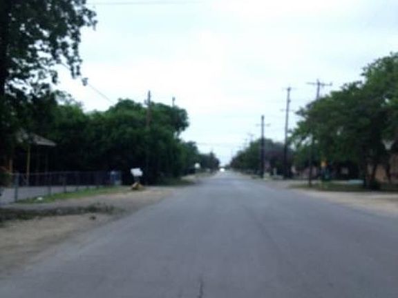 2nd image of 818 W Baetz Blvd