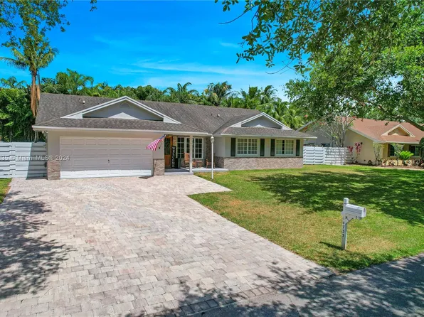14733 SW 153rd Ct, Miami, FL 33196