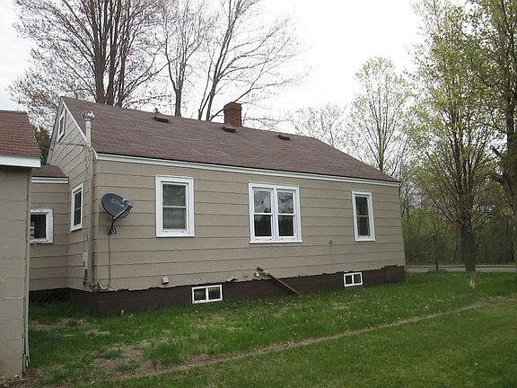 3rd image of 436 Roseland St