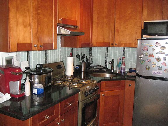 3rd image of 155 W 76th St APT 2A